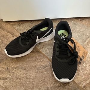 Women’s size 9 nikes. Never worn and still have tags